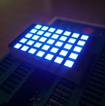 Καλή τιμή. Εξαιρετικά φωτεινή μπλε οθόνη LED dot matrix 3mm 5*7 τετραγωνική, σειρά καθόδου, στήλη ανόδου για ένδειξη ορόφου ανελκυστήρα σε απευθείας σύνδεση