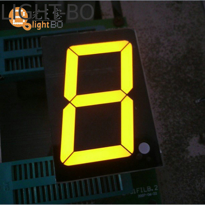 Μαύρο φόντο χρώμα αριθμητική οθόνη LED με 7 τμήματα ψηφίου ύψους και λευκό ή το ίδιο με το χρώμα εκπομπής